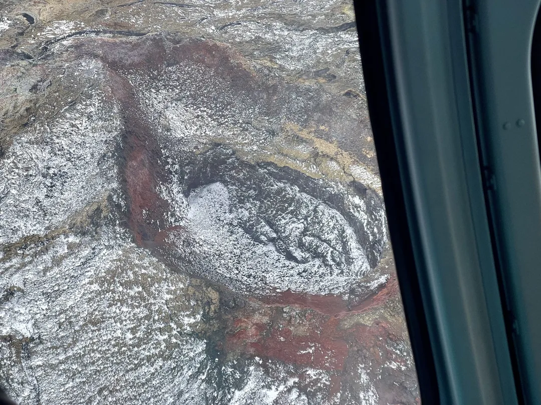 冰島六天五夜遊記:直升機火山觀景體驗,俯瞰壯麗熔岩大地