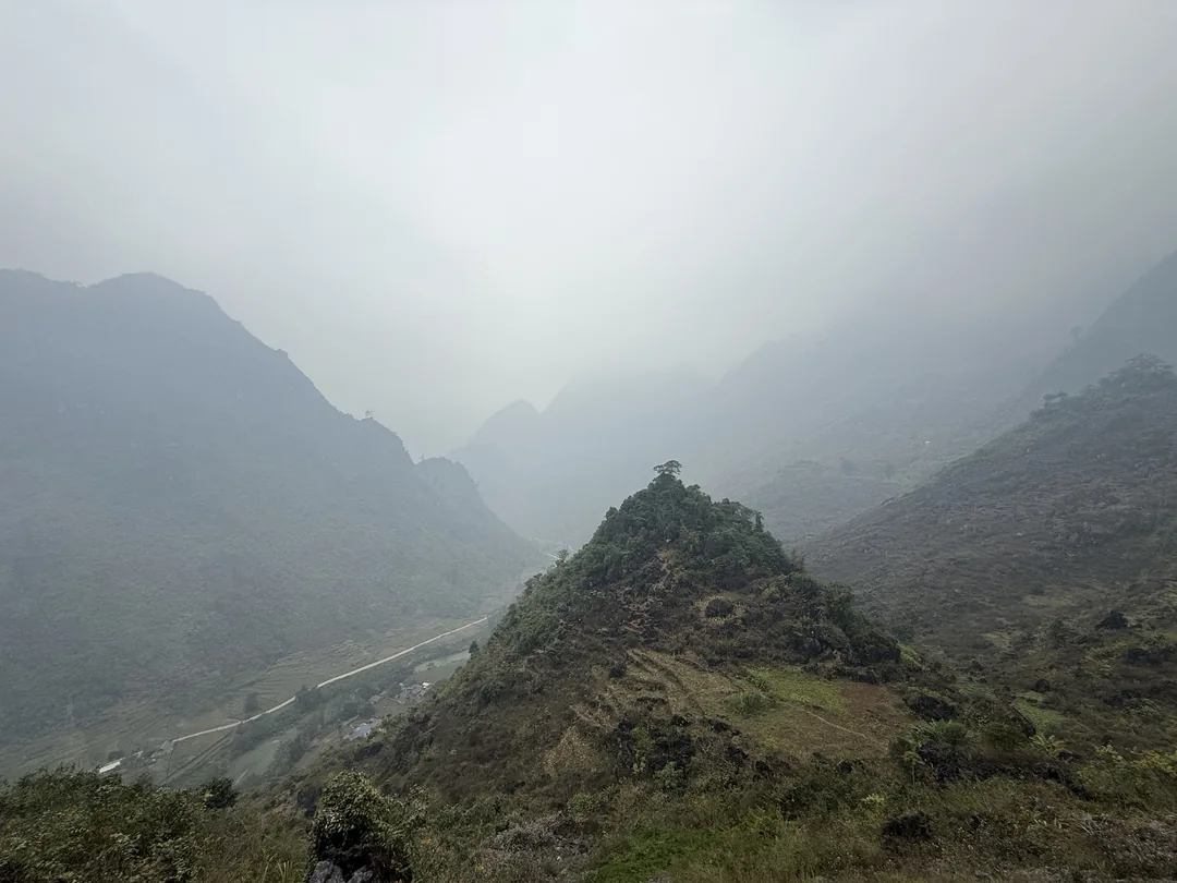 Can Ty 山口雲霧瀰漫,宛如仙境般的壯麗景色。