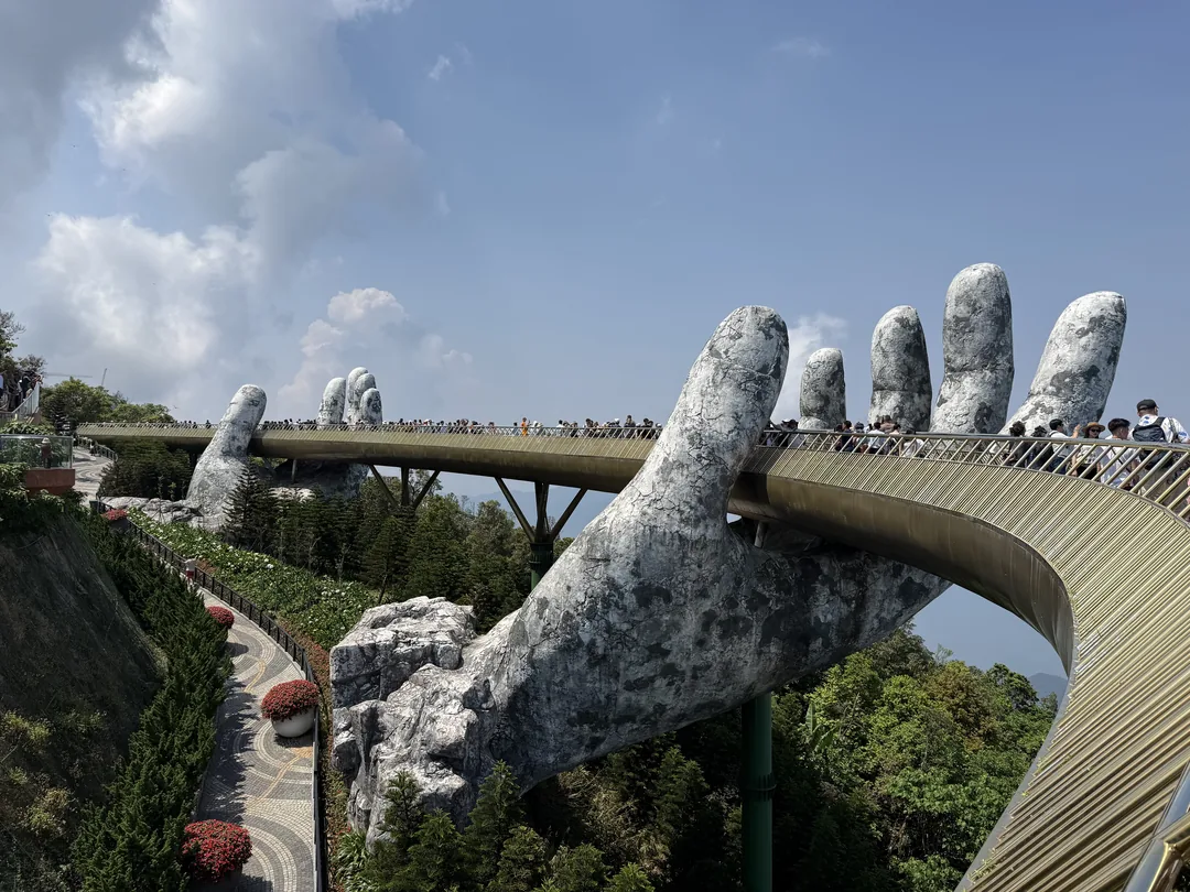 [Cẩm nang du lịch tự túc Bà Nà Hills] Tổng hợp kinh nghiệm du lịch tự túc/theo tour, vé tham quan, phương tiện di chuyển và cảm nhận thực tế (2026)