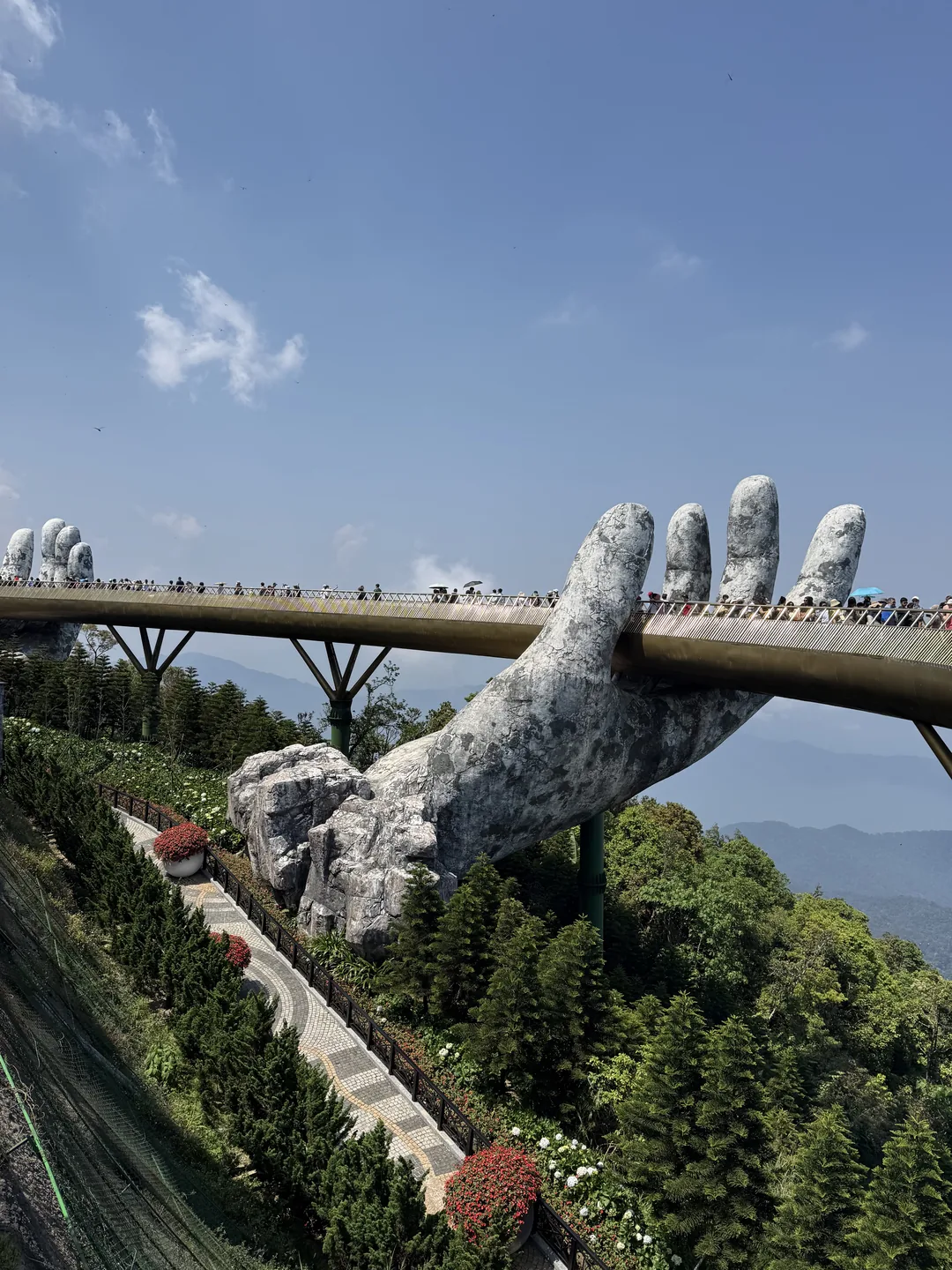 [Cẩm nang du lịch tự túc Bà Nà Hills] Tổng hợp kinh nghiệm du lịch tự túc/theo tour, vé tham quan, phương tiện di chuyển và cảm nhận thực tế (2026)