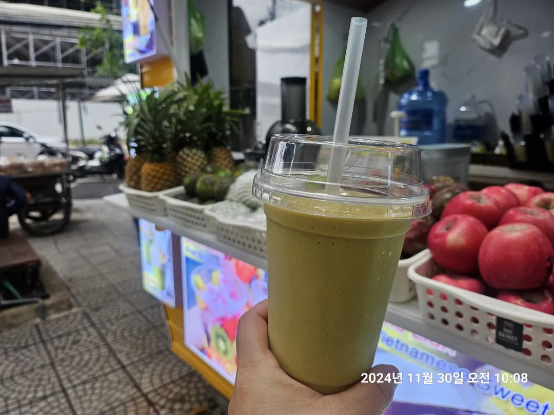 🇻🇳(review) Đà Nẵng đi lại lần nữa >> Gặp bạn nụ cười rạng rỡ ở quán cà phê vỉa hè bãi biển Mỹ Khê~