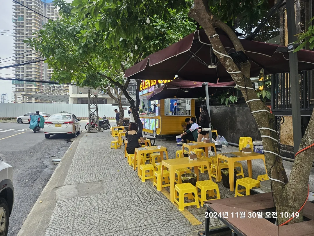 🇻🇳(review) Đà Nẵng đi lại lần nữa >> Gặp bạn nụ cười rạng rỡ ở quán cà phê vỉa hè bãi biển Mỹ Khê~
