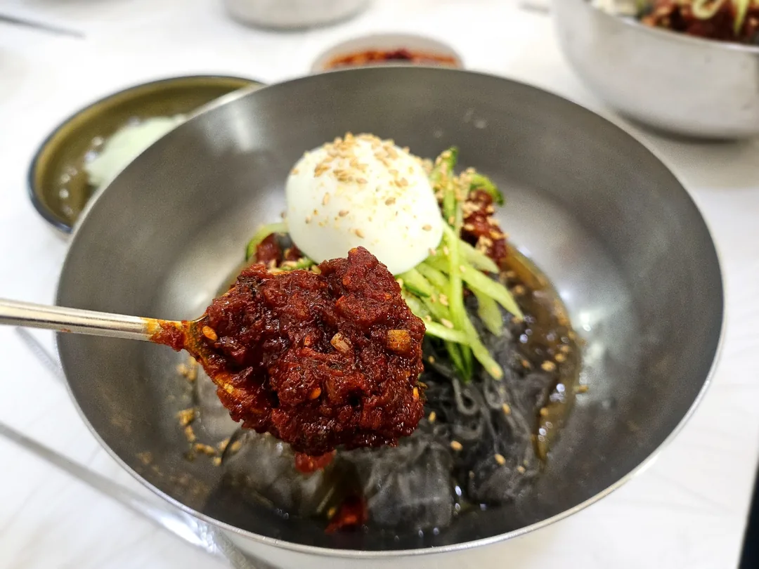 (Du lịch) Quán ăn ngon nổi tiếng ở Goseong, món mì lạnh Omi truyền thống được ba thế hệ cùng nhau gìn giữ