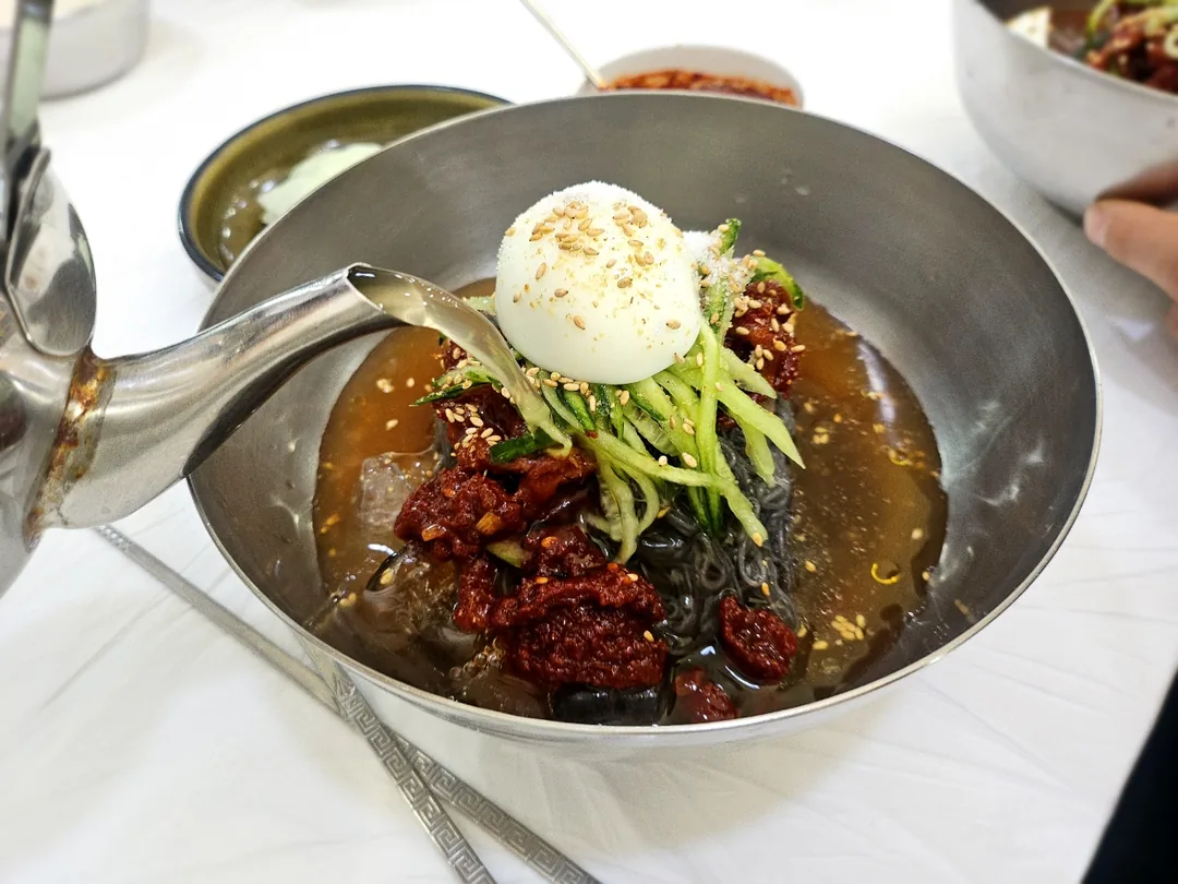 (Du lịch) Quán ăn ngon nổi tiếng ở Goseong, món mì lạnh Omi truyền thống được ba thế hệ cùng nhau gìn giữ