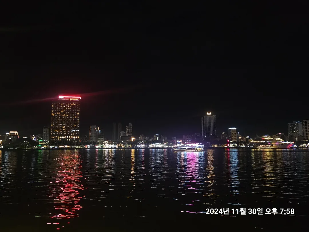 🇻🇳(Hậu ký) Quay lại Đà Nẵng >> Mình cũng gợi ý đi dạo buổi tối dọc sông Hàn nhé 👍