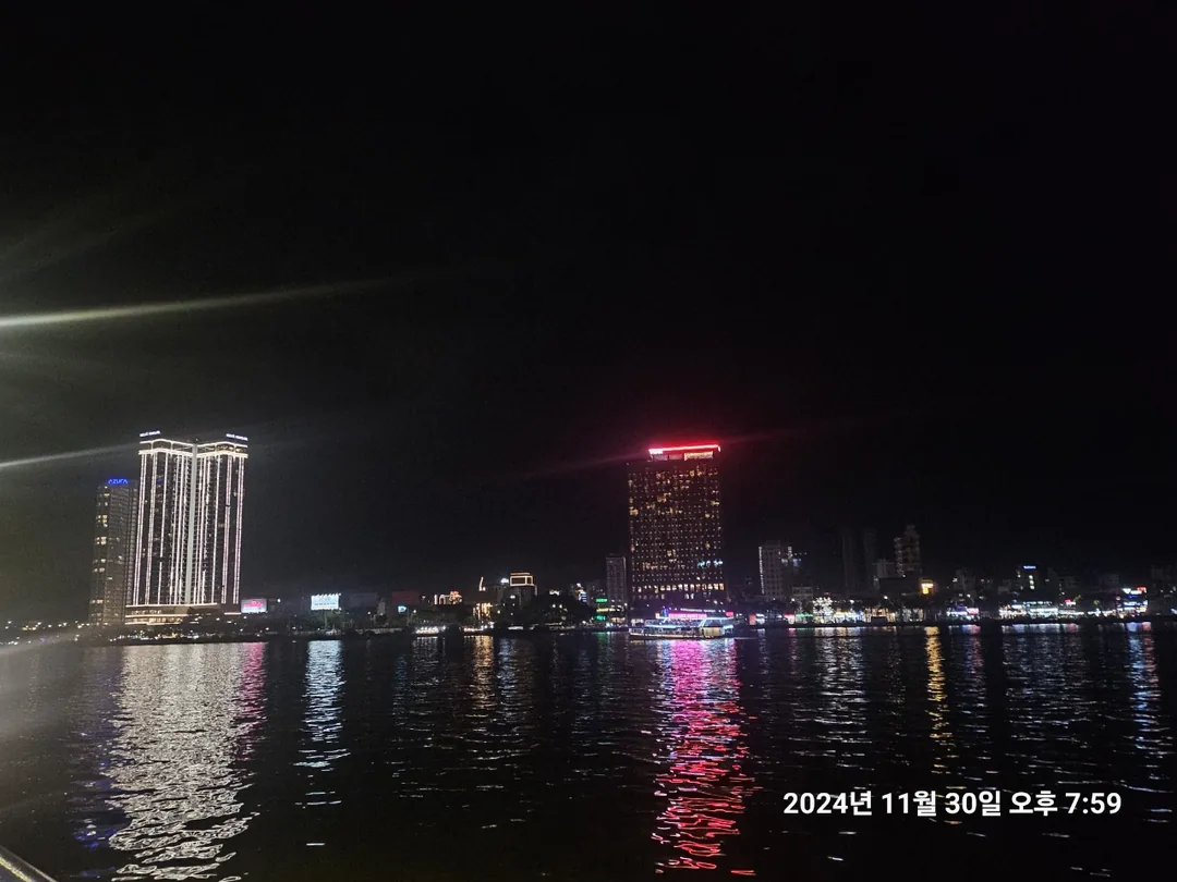🇻🇳(Hậu ký) Quay lại Đà Nẵng >> Mình cũng gợi ý đi dạo buổi tối dọc sông Hàn nhé 👍