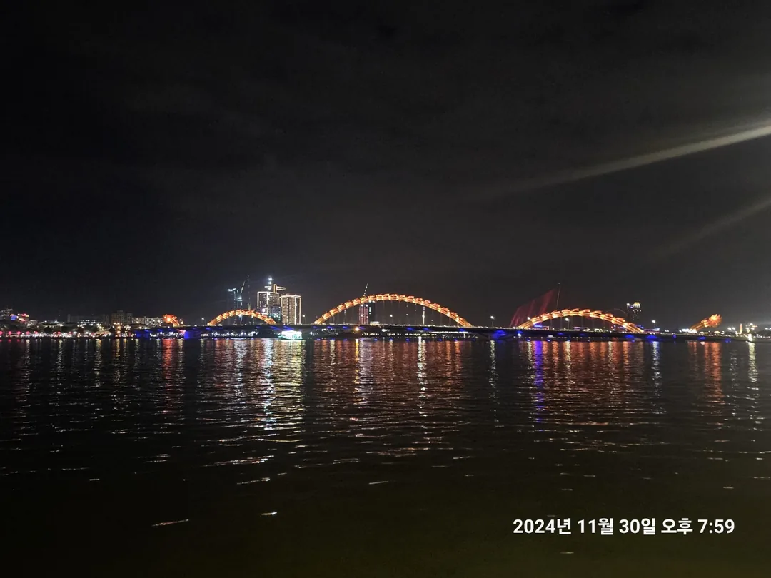 🇻🇳(Hậu ký) Quay lại Đà Nẵng >> Mình cũng gợi ý đi dạo buổi tối dọc sông Hàn nhé 👍