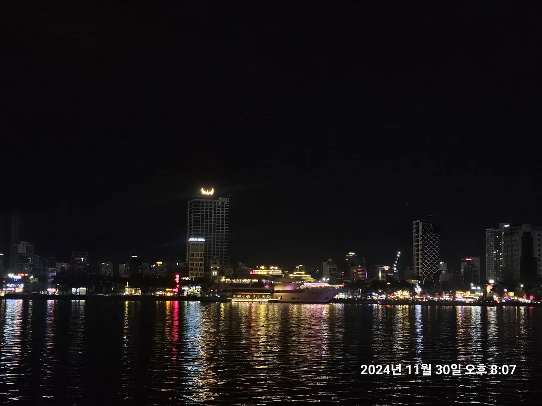 🇻🇳(Hậu ký) Quay lại Đà Nẵng >> Mình cũng gợi ý đi dạo buổi tối dọc sông Hàn nhé 👍