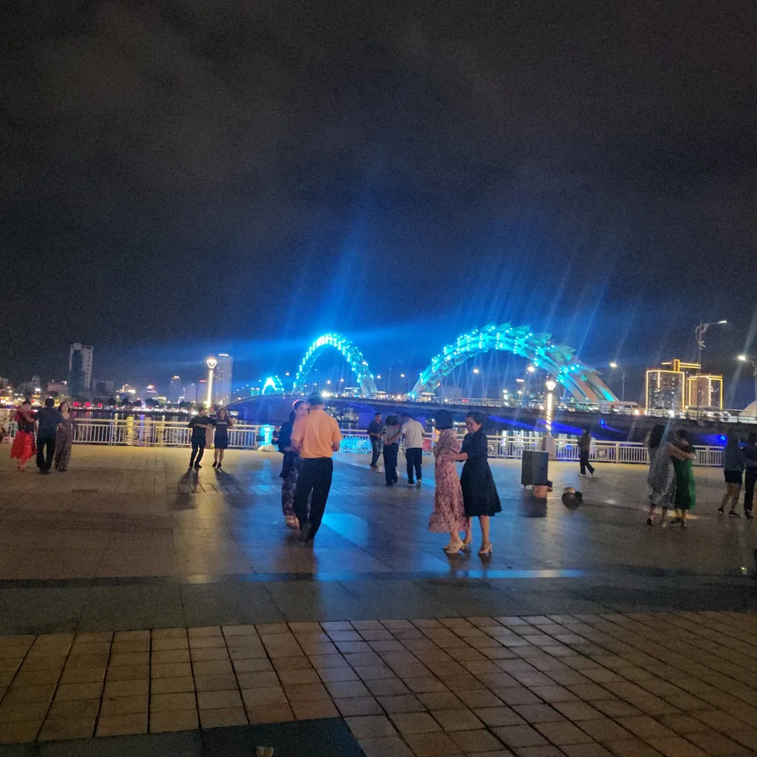 🇻🇳(Hậu ký) Quay lại Đà Nẵng >> Mình cũng gợi ý đi dạo buổi tối dọc sông Hàn nhé 👍