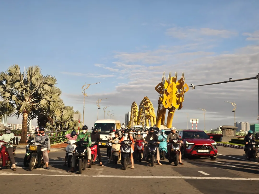 🇻🇳(Review) Quay lại Đà Nẵng >> Đi bộ qua cầu Rồng thành công