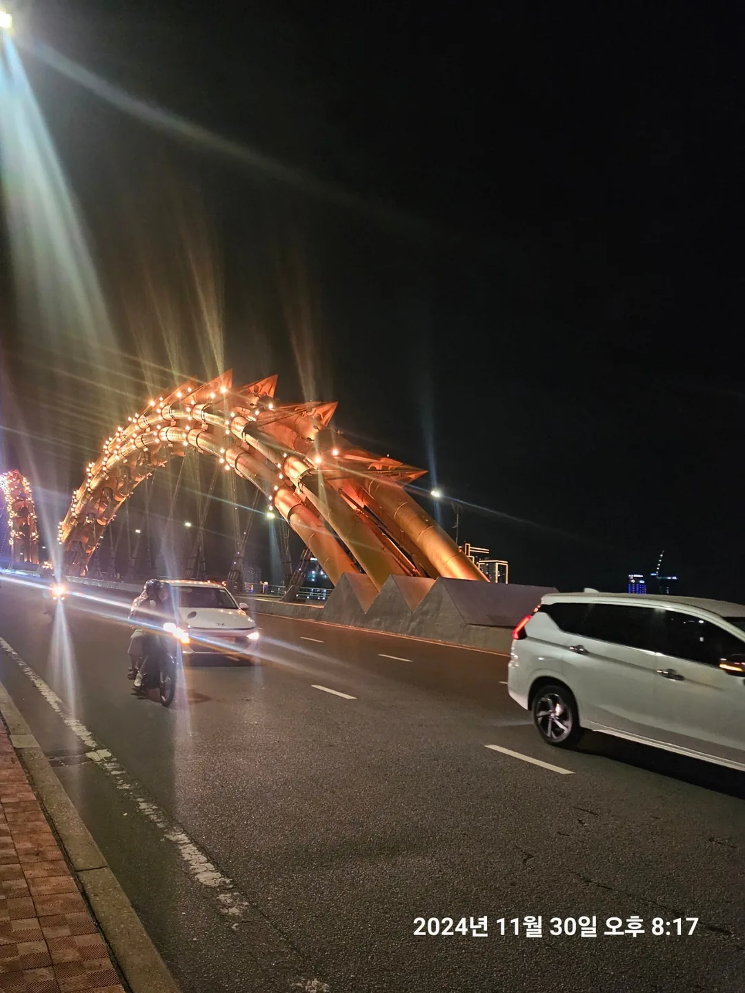 🇻🇳(Review) Quay lại Đà Nẵng >> Đi bộ qua cầu Rồng thành công
