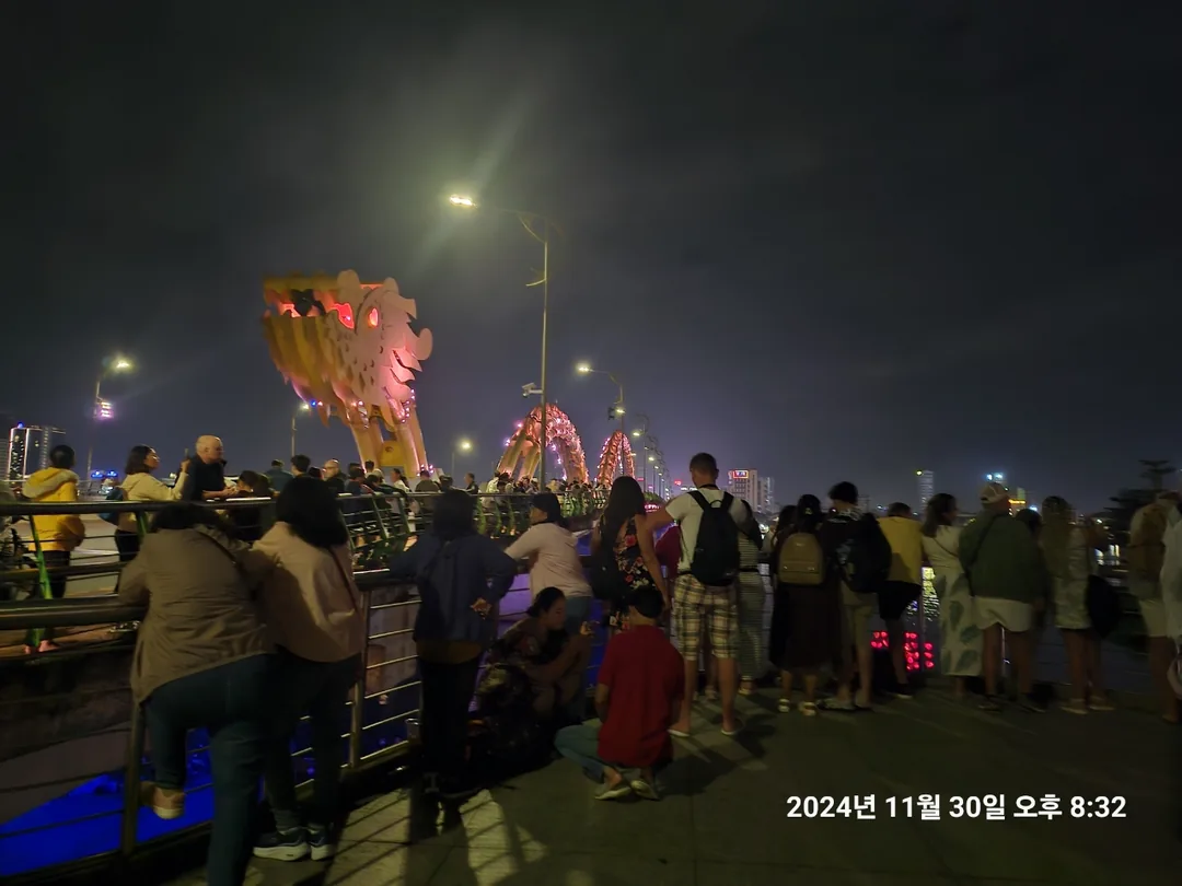 🇻🇳(Review) Quay lại Đà Nẵng >> Đi bộ qua cầu Rồng thành công