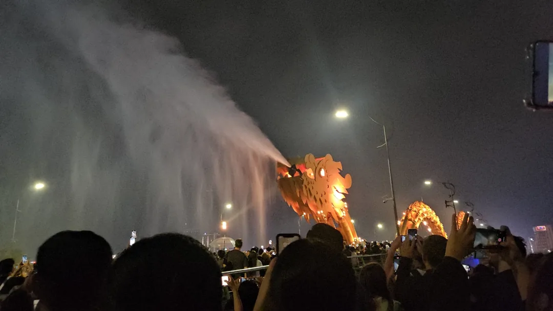 🇻🇳(Review) Đà Nẵng lần hai >> Cầu Rồng, xem show lửa & show nước lần đầu tiên