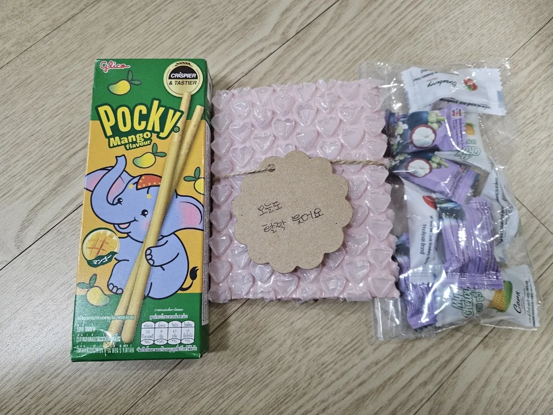 Eojju ơi, chiếc vòng tay cuối cùng đã ở trên cổ tay của Dabo rồi~!!