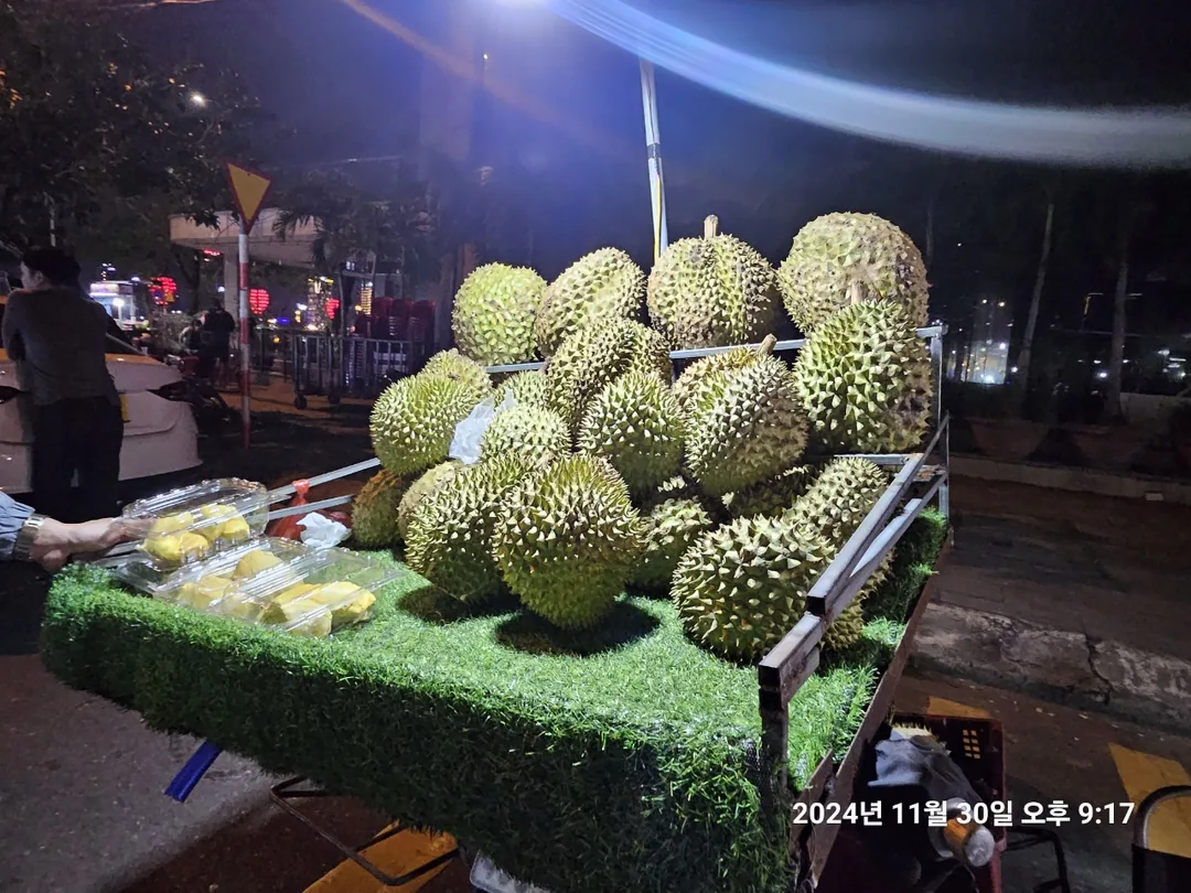 🇻🇳(Hậu ký) Quay lại Đà Nẵng >> Mua & nếm thử sầu riêng tại chợ đêm Sơn Trà