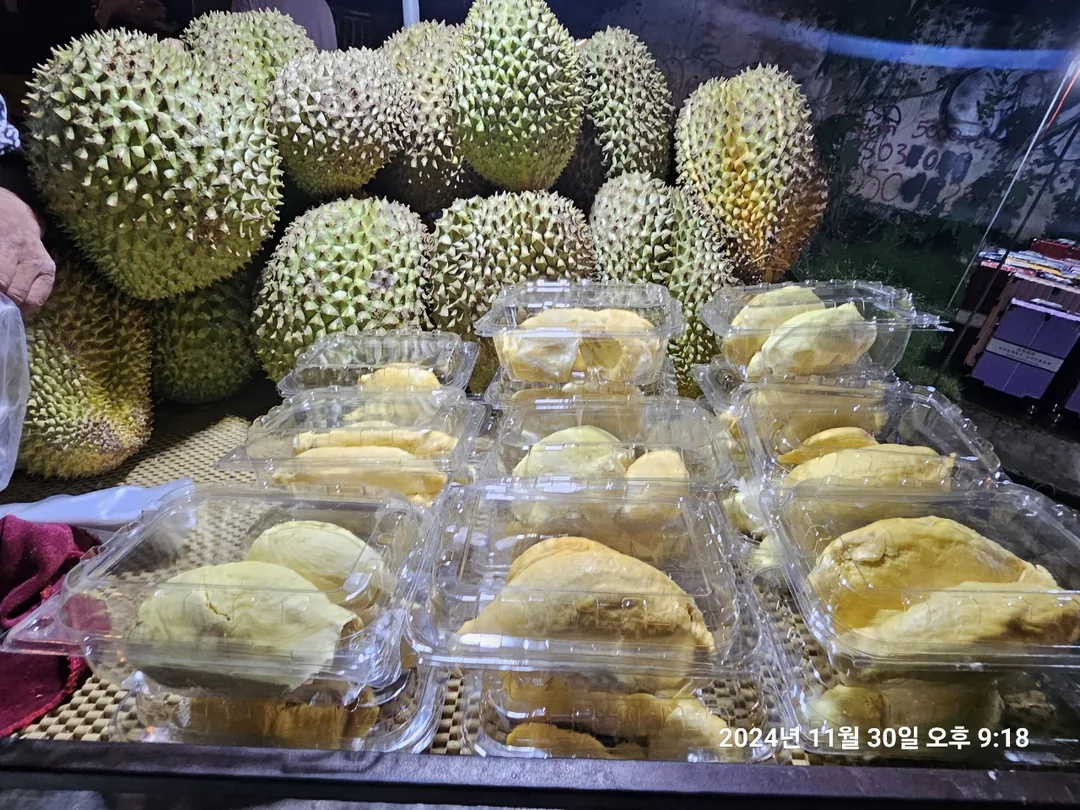 🇻🇳(Hậu ký) Quay lại Đà Nẵng >> Mua & nếm thử sầu riêng tại chợ đêm Sơn Trà