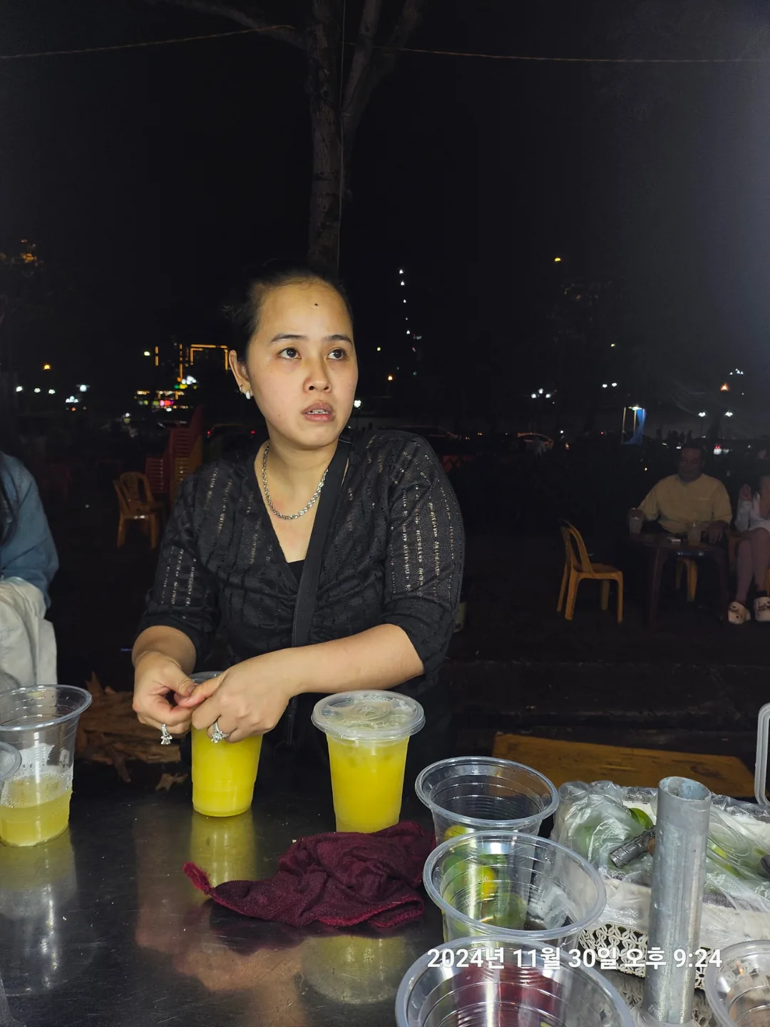 🇻🇳(review) Đà Nẵng tái xuất >> Nước mía uống thử lần đầu ở chợ đêm Sơn Trà, đúng gu của mình luôn!!