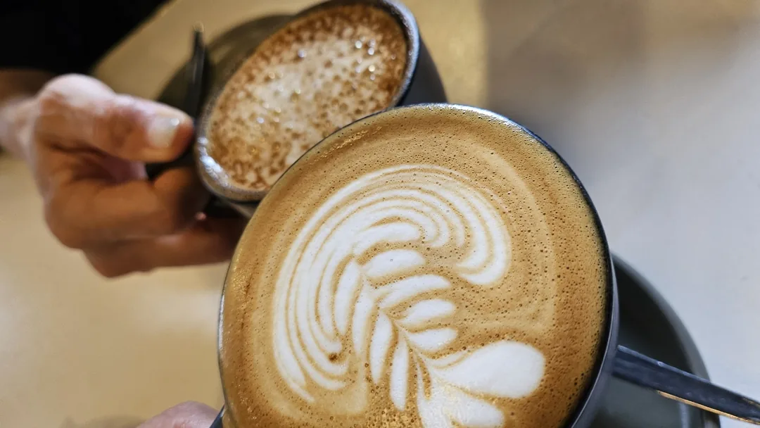 🇦🇺(Du lịch) Không phải Compose mà là Campos Coffee đấy!! Nếu đến Sydney thì ghé qua xem nhé~