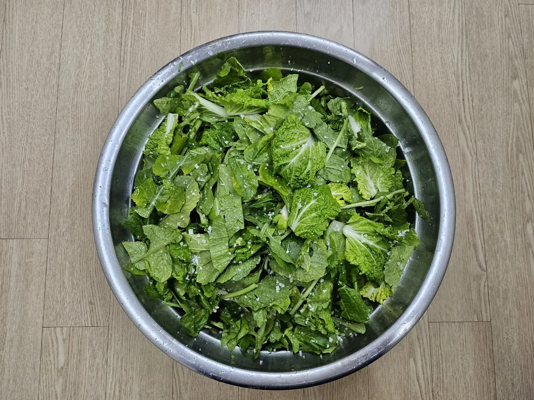 Mình đã làm kimchi củ cải non rồi~😎✌️