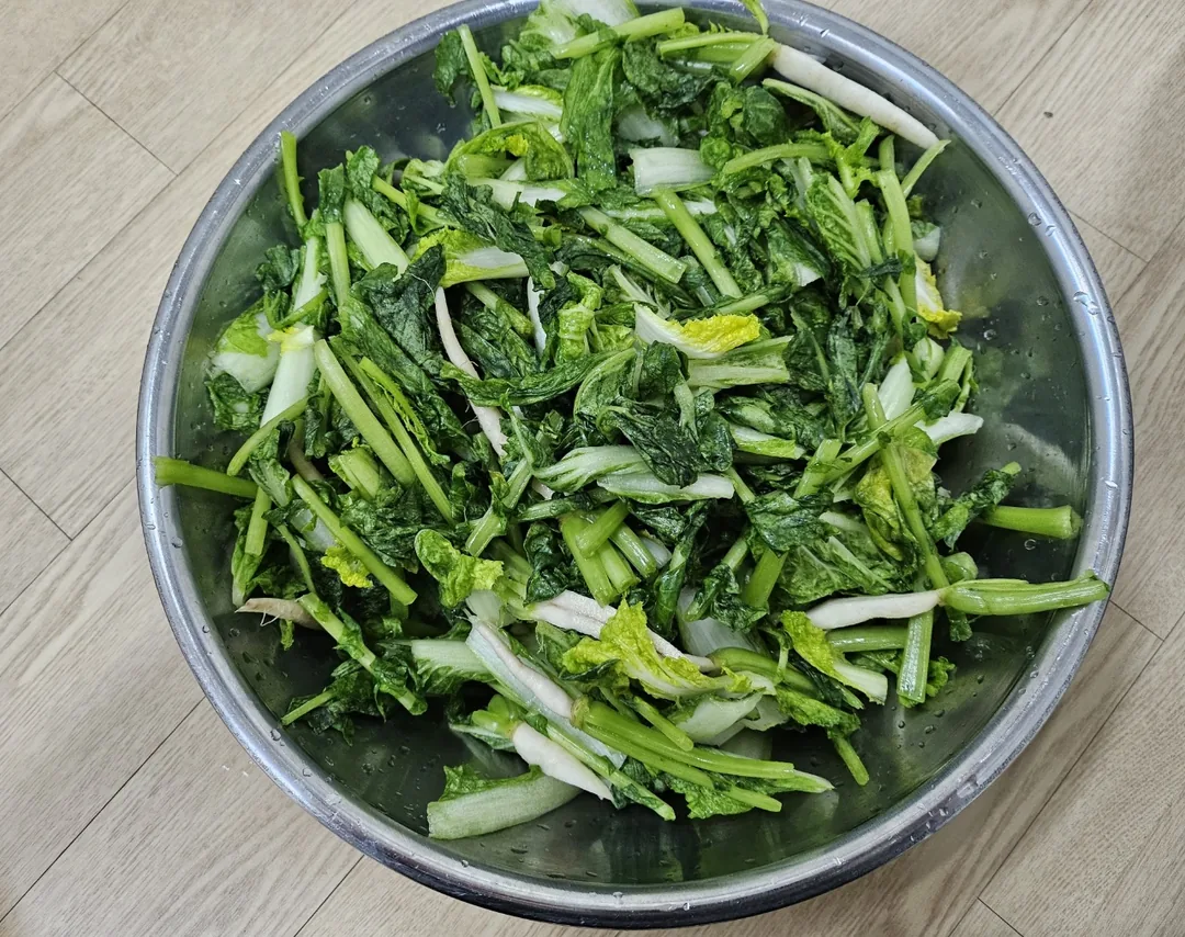 Mình đã làm kimchi củ cải non rồi~😎✌️