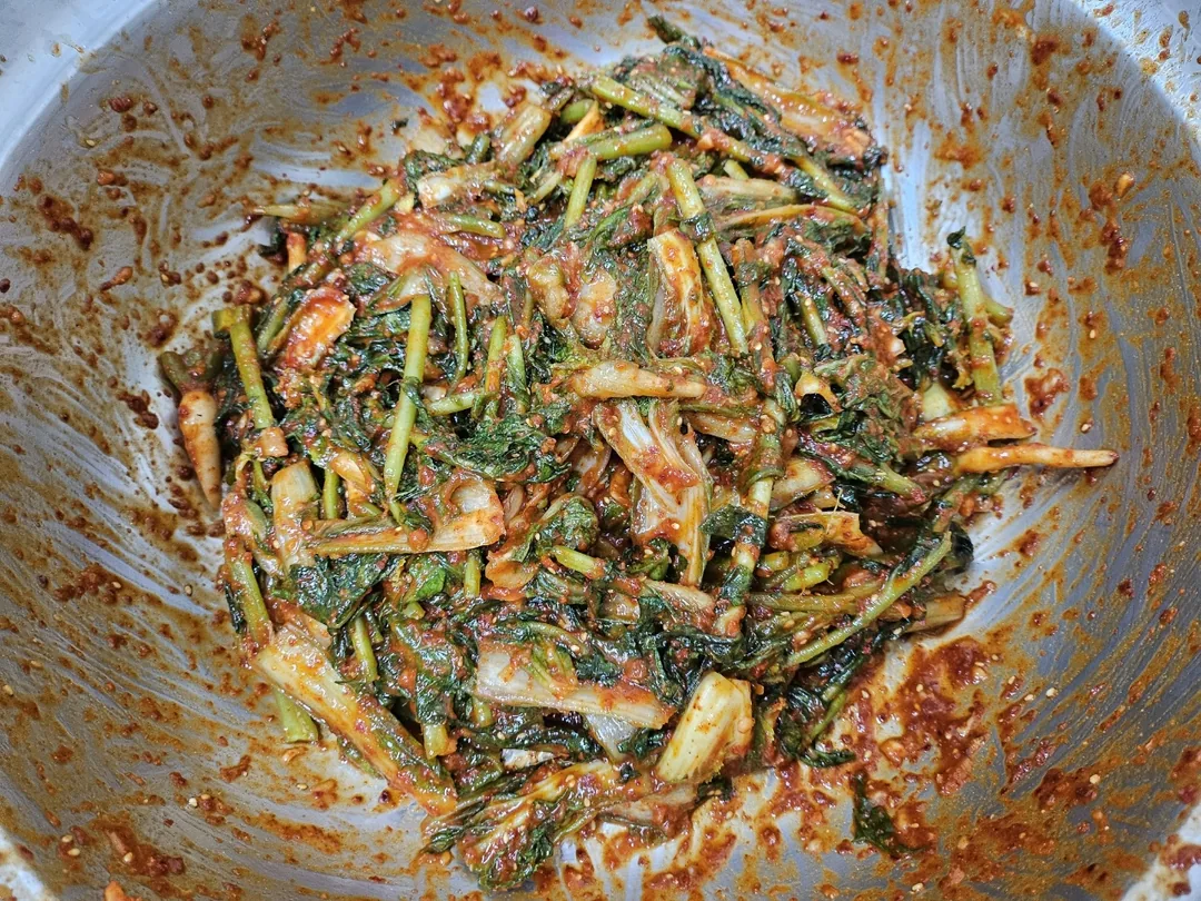 Mình đã làm kimchi củ cải non rồi~😎✌️