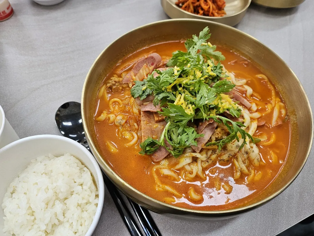 Bữa trưa hôm nay là~^^