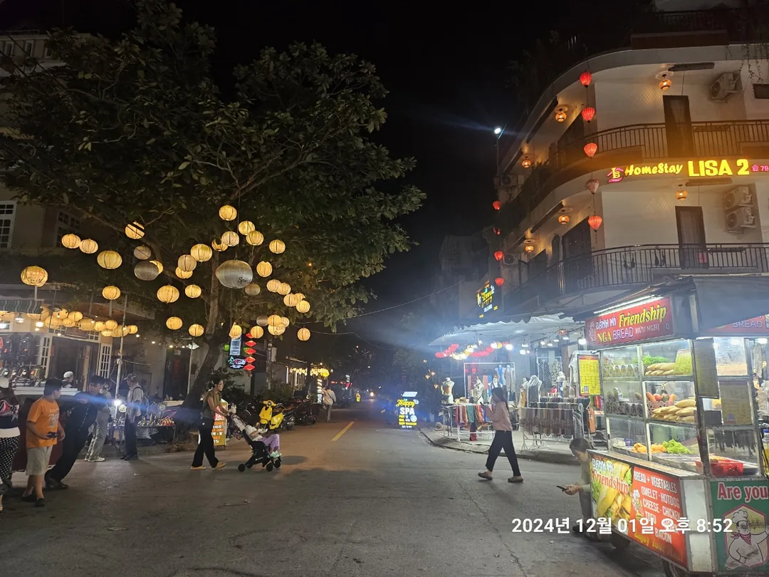 🇻🇳(Hồi ký) Trở lại Đà Nẵng >> Đêm đầu tiên ở Hội An là dạo chợ đêm
