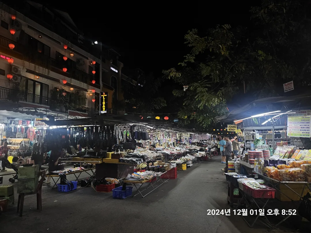 🇻🇳(Hồi ký) Trở lại Đà Nẵng >> Đêm đầu tiên ở Hội An là dạo chợ đêm
