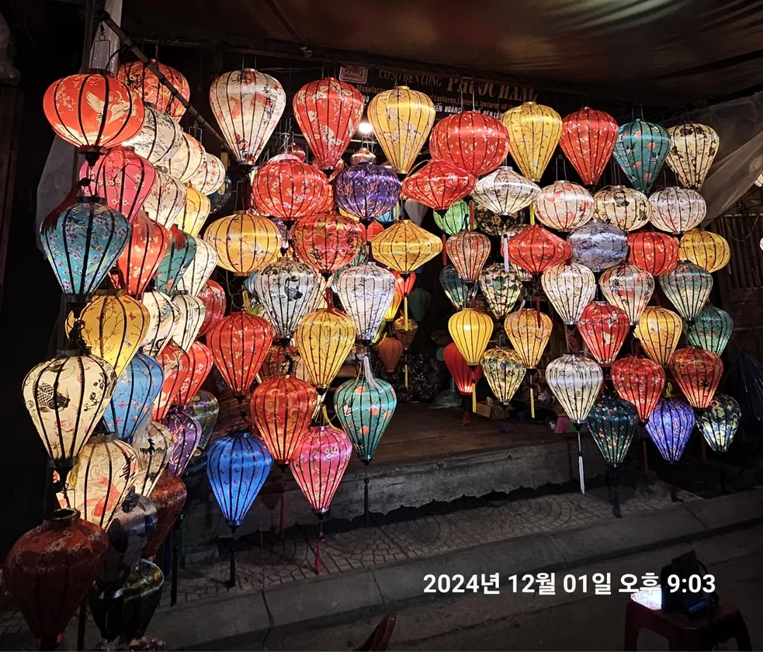 🇻🇳(Hồi ký) Trở lại Đà Nẵng >> Đêm đầu tiên ở Hội An là dạo chợ đêm