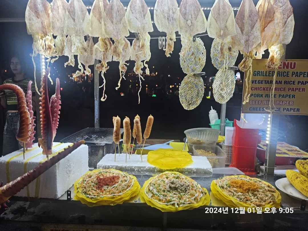 🇻🇳(Hồi ký) Trở lại Đà Nẵng >> Đêm đầu tiên ở Hội An là dạo chợ đêm
