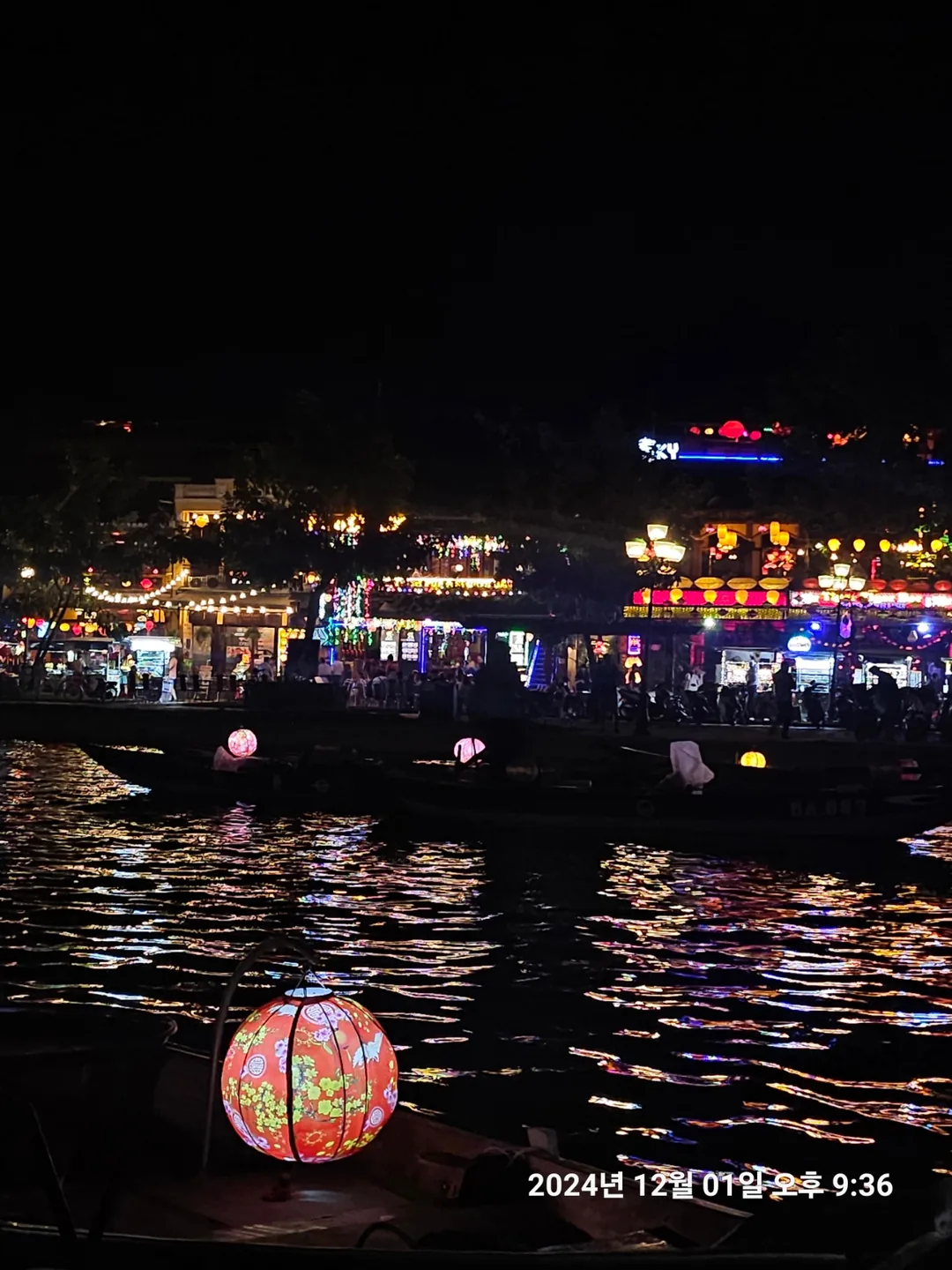 🇻🇳(Hậu ký) Quay lại Đà Nẵng >> Cảnh đêm mê hoặc của sông Thu Bồn ở Hội An