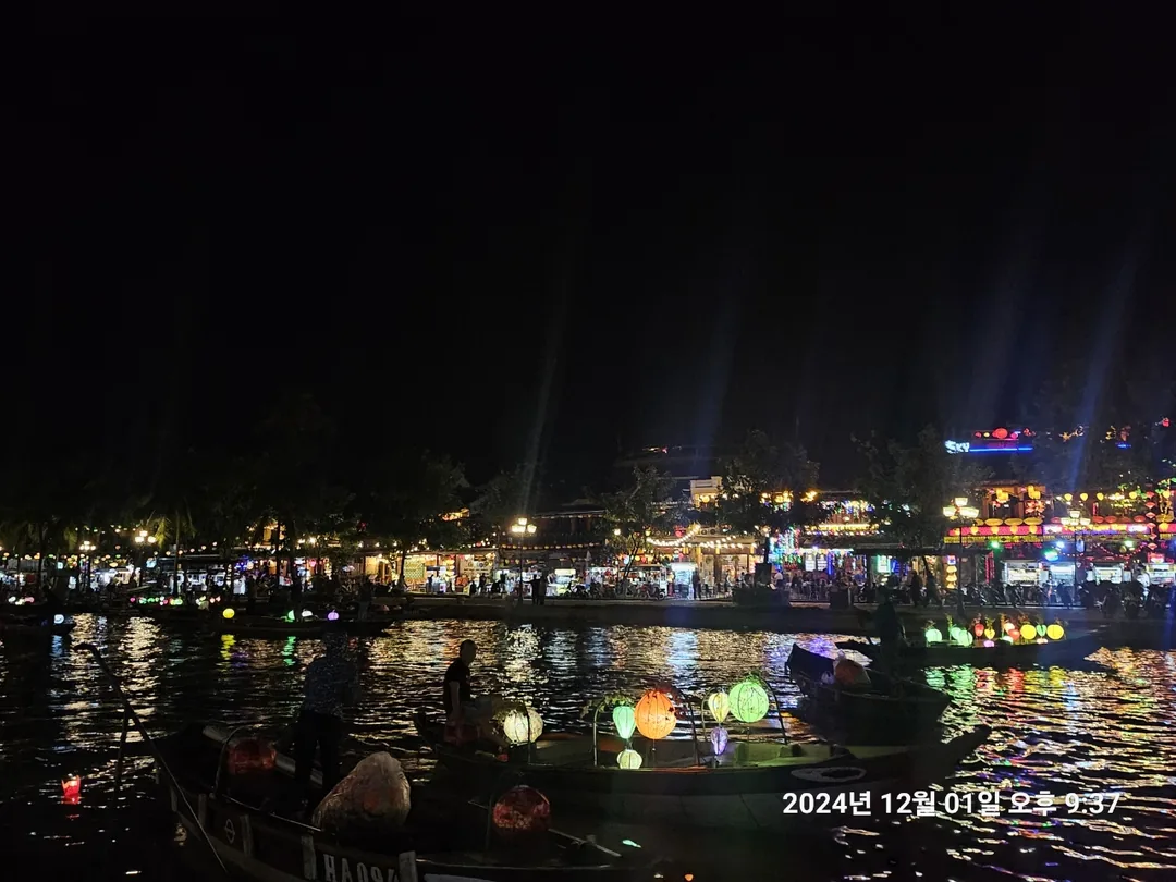 🇻🇳(Hậu ký) Quay lại Đà Nẵng >> Cảnh đêm mê hoặc của sông Thu Bồn ở Hội An