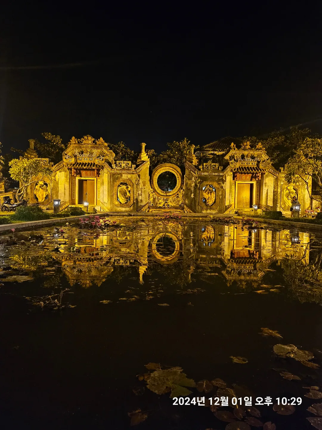 🇻🇳(Hậu ký) Thăm lại Đà Nẵng >> Hãy bước vào khung cảnh đêm huyền bí của ngôi chùa Bà Nà tĩnh lặng về đêm