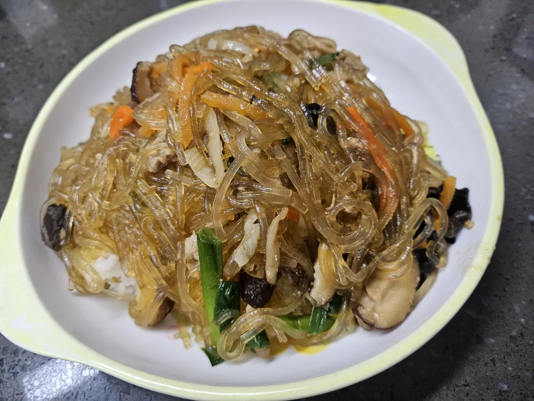 Cơm trộn japchae vào buổi tối ngày thường~