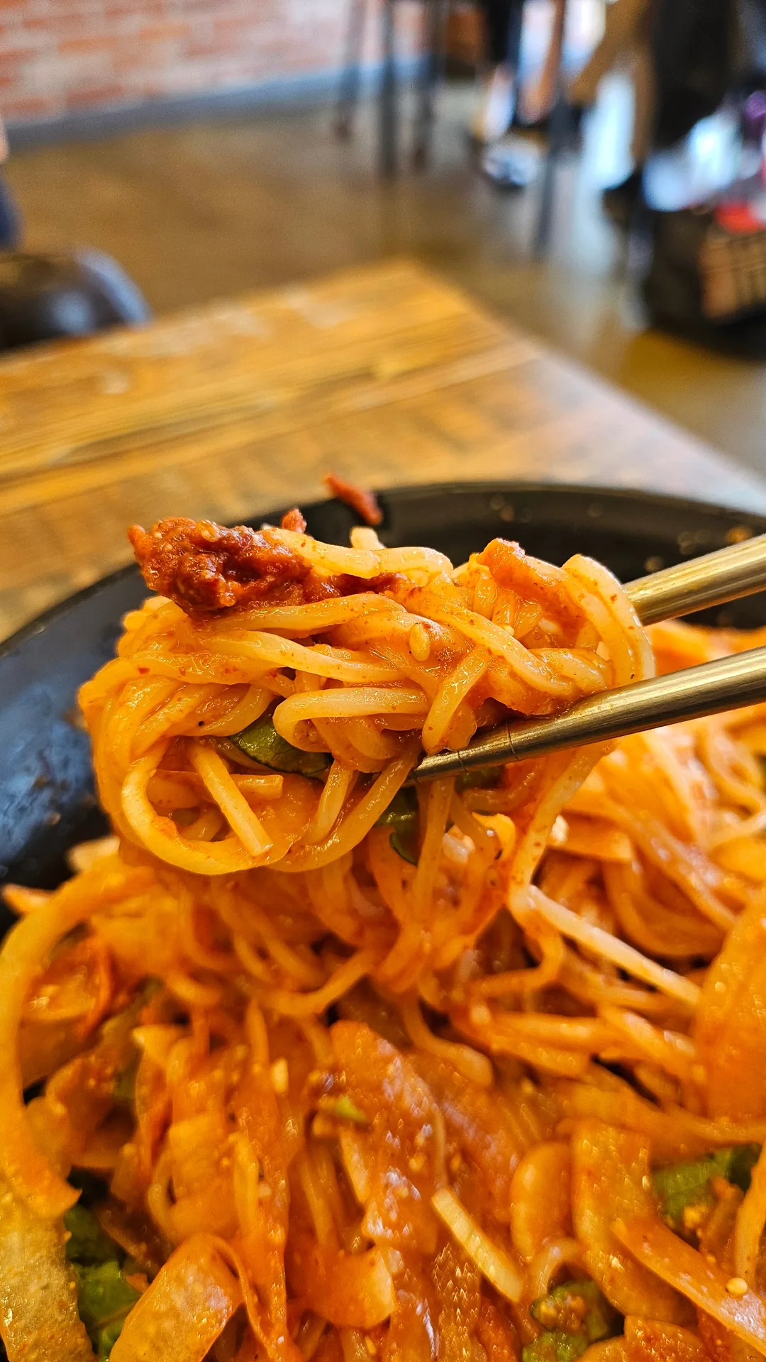 Bữa trưa ăn món gì đó cay cay nhé