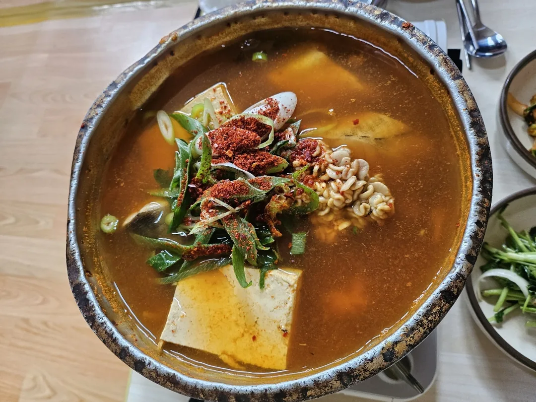 Bữa trưa là một bữa tiệc thịnh soạn!!