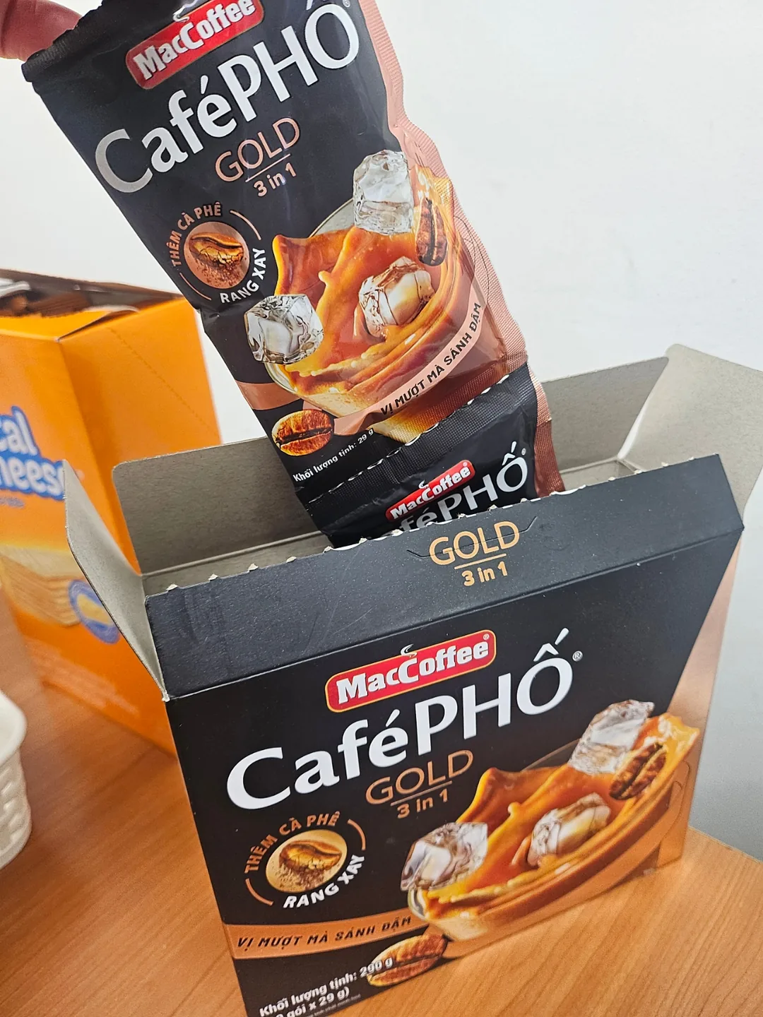 🇻🇳(Review mua lại) Món đồ mua sắm: Cà phê hòa tan đá Cafe PHO GOLD của Lotte Mart
