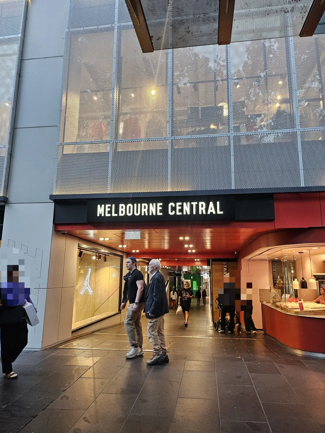 🇦🇺(Du lịch 6) Bữa ăn đầu tiên của tôi ở Melbourne 🍕🍕