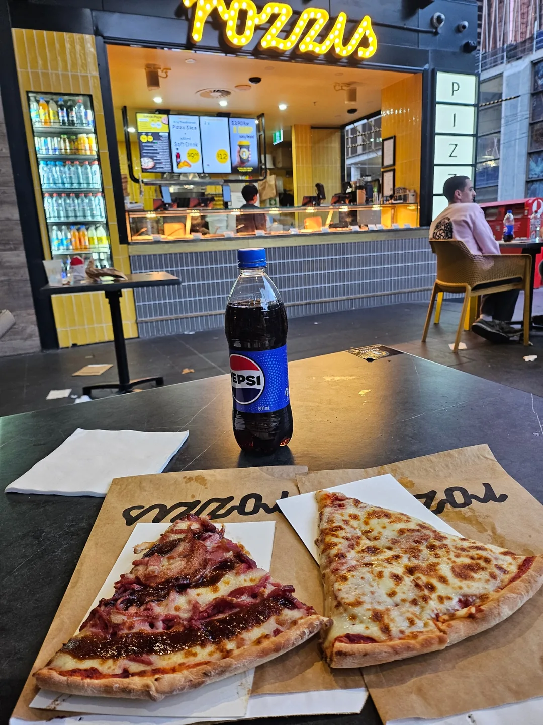 🇦🇺(Du lịch 6) Bữa ăn đầu tiên của tôi ở Melbourne 🍕🍕