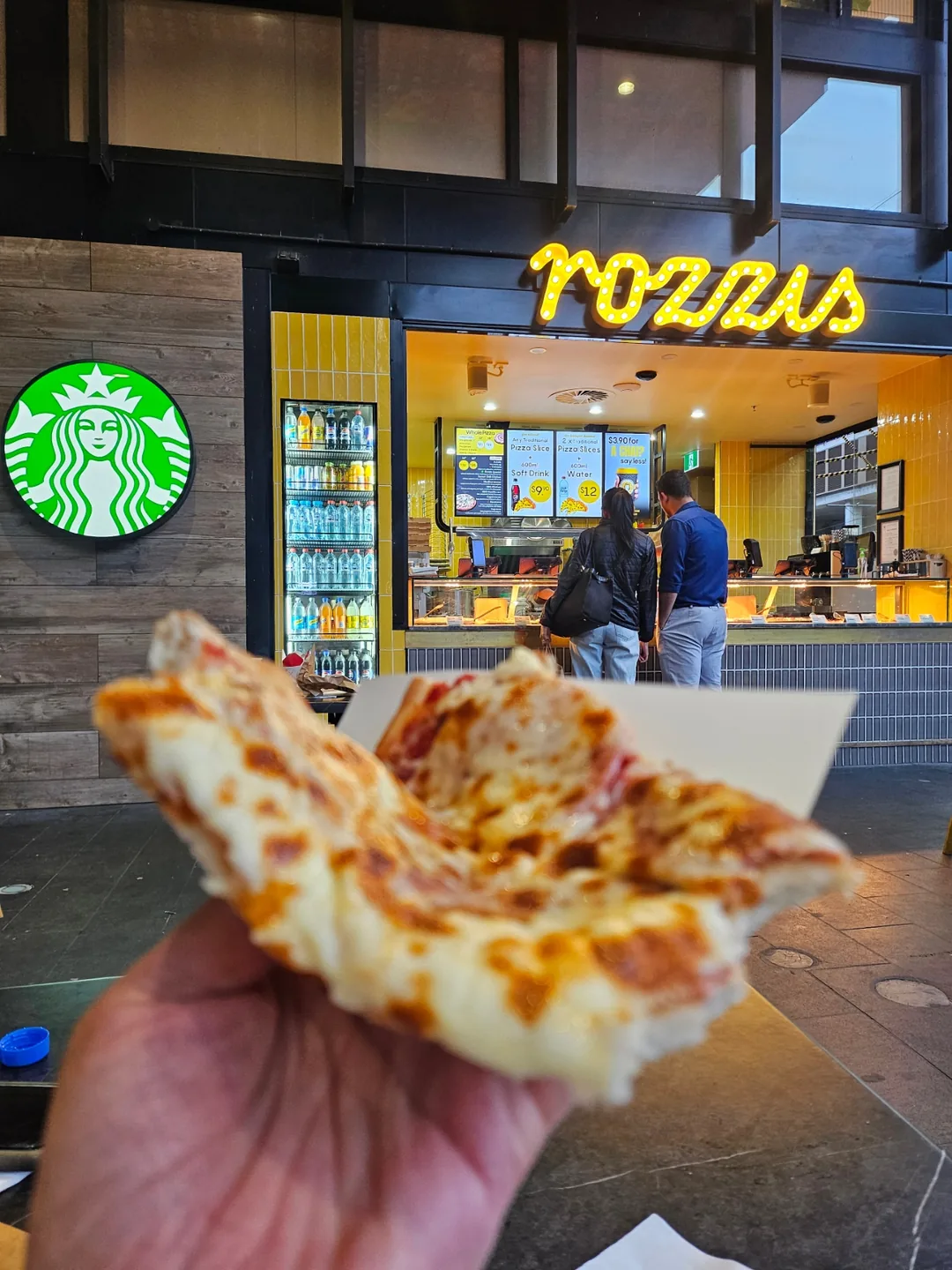 🇦🇺(Du lịch 6) Bữa ăn đầu tiên của tôi ở Melbourne 🍕🍕