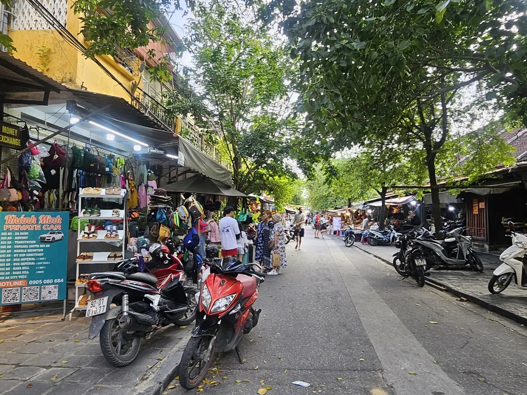 🇻🇳(Cảm nhận lần thăm lại) Chợ Hội An mà tôi gặp vào ban ngày ấy à...