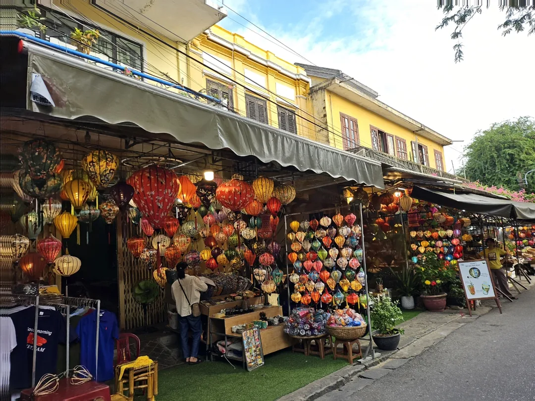 🇻🇳(Cảm nhận lần thăm lại) Chợ Hội An mà tôi gặp vào ban ngày ấy à...