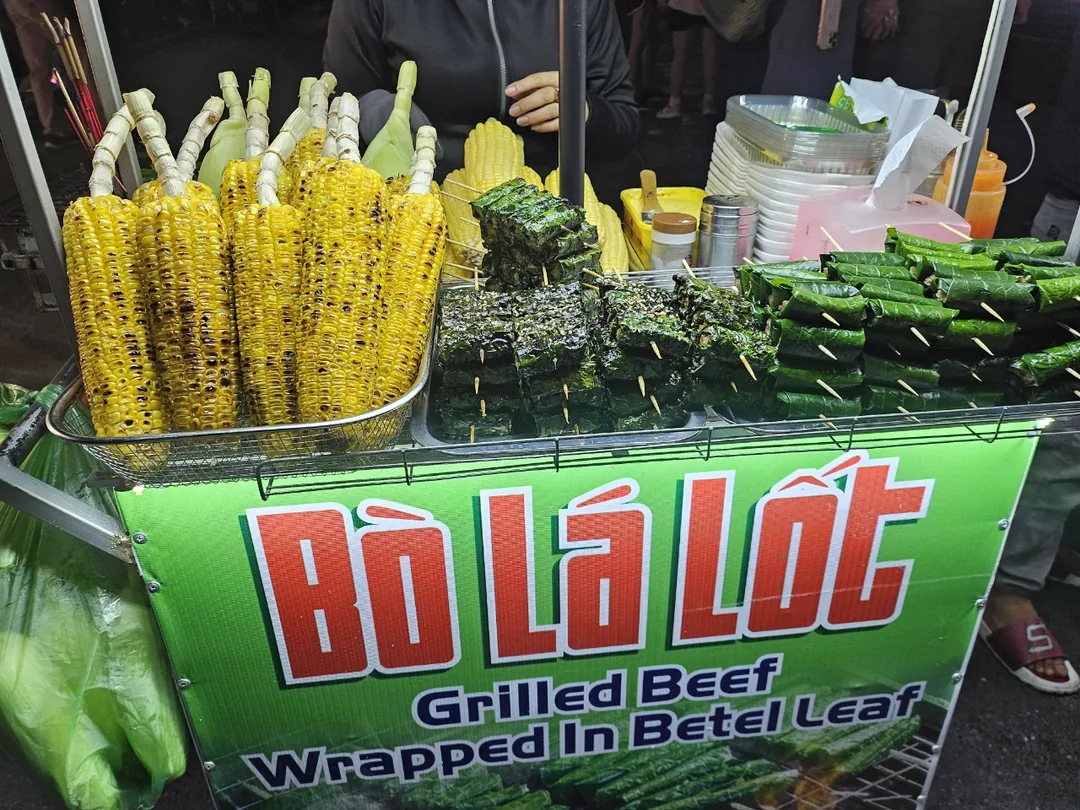 🇻🇳(Đánh giá lần ghé thăm lại) Món ăn vặt chợ đêm Hội An: Bắp ngô 🌽