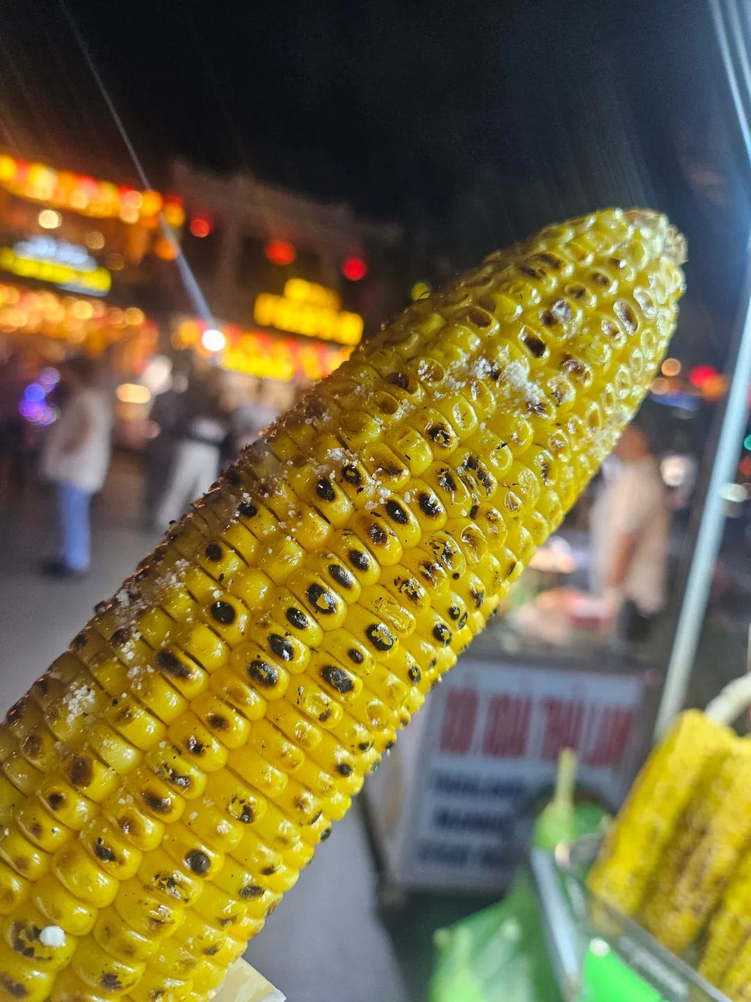 🇻🇳(Đánh giá lần ghé thăm lại) Món ăn vặt chợ đêm Hội An: Bắp ngô 🌽