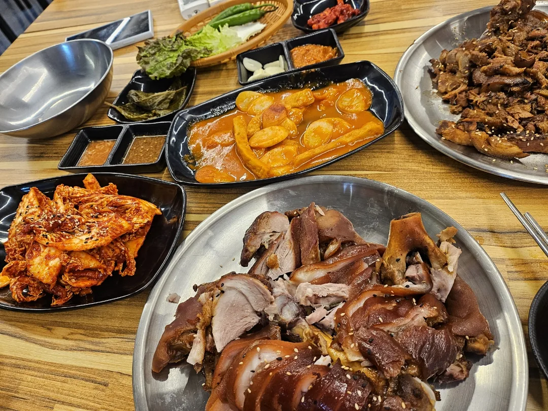 Chạy hết tốc lực đêm thứ Sáu và thứ Bảy!!