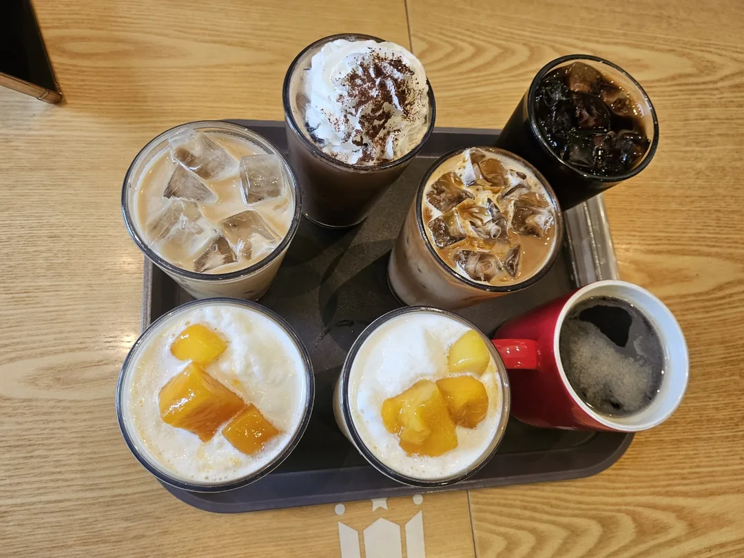 Món mới của Hollys Coffee <Mango Coco Halichino> ngon lắm đó!