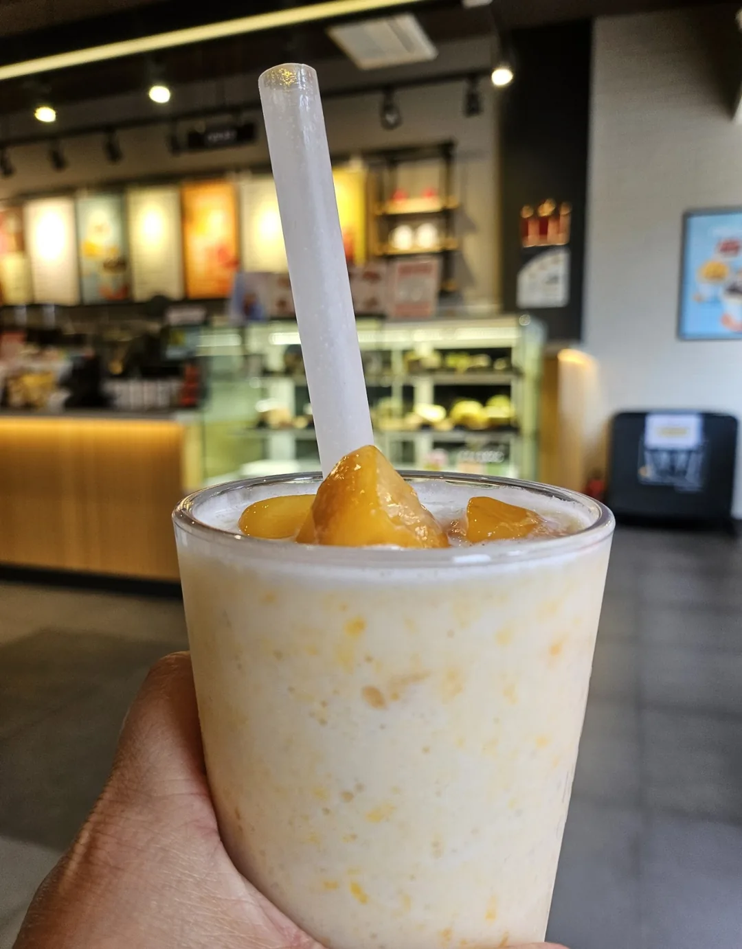 Món mới của Hollys Coffee <Mango Coco Halichino> ngon lắm đó!
