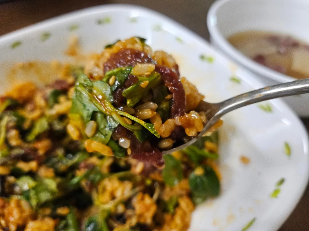 Bữa tối là món yukhoe bibimbap thơm ngon!!