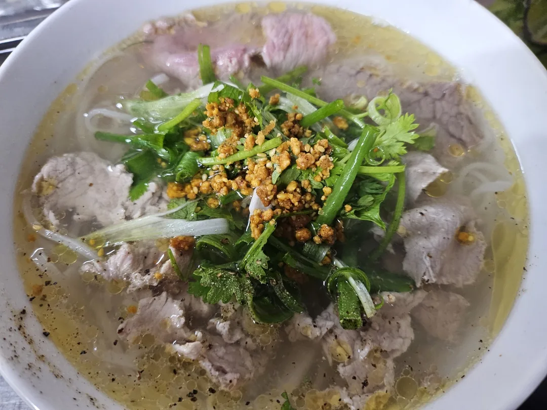 🇻🇳 (Review chuyến đi lại) Xì xụp phở từ tờ mờ sáng ở Hội An 🍜