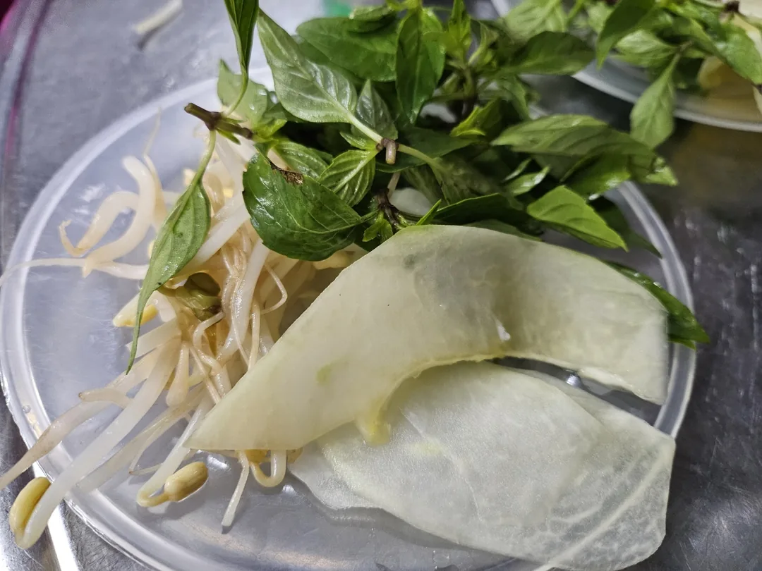 🇻🇳 (Review chuyến đi lại) Xì xụp phở từ tờ mờ sáng ở Hội An 🍜